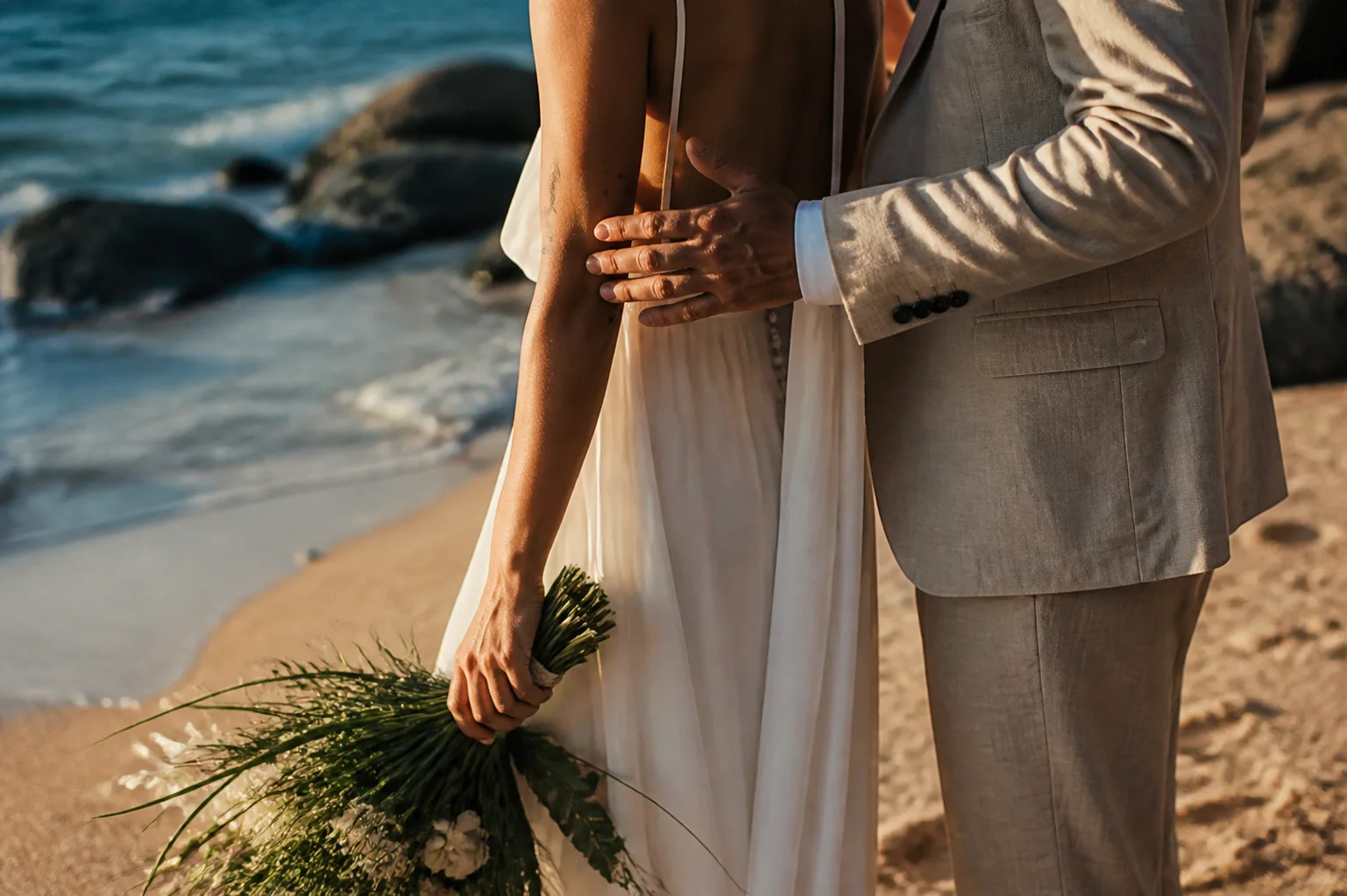 Atmosphere and detail: Wedding at Secret Beach